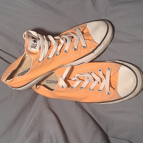 Converse - Picture 2 of 4
